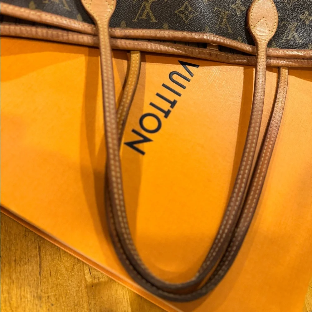 Louis Vuitton Neverfull MM Monogram - Picture 5 of 17